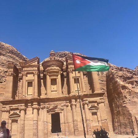 Ad Deir Guesthouse Wadi Musa Exterior photo