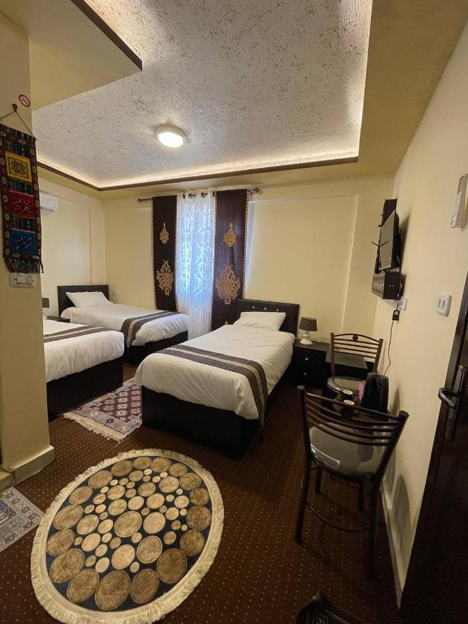 Ad Deir Guesthouse Wadi Musa Exterior photo