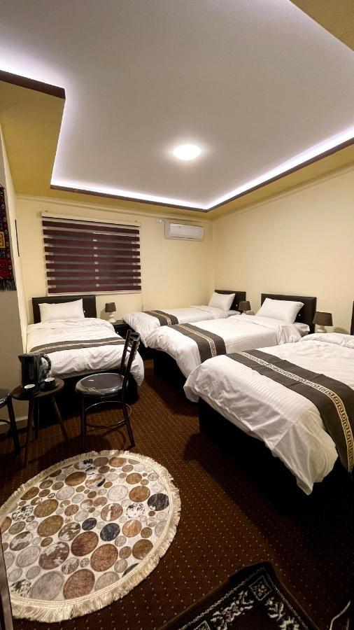 Ad Deir Guesthouse Wadi Musa Exterior photo