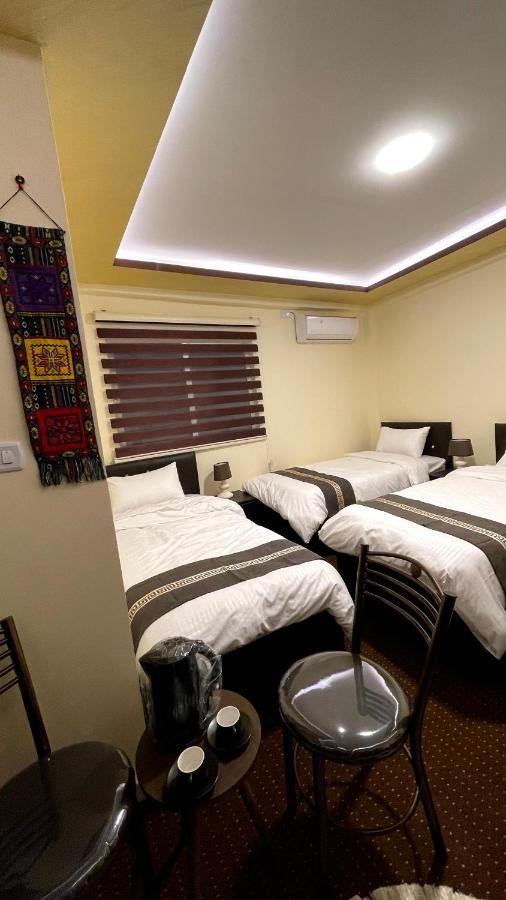 Ad Deir Guesthouse Wadi Musa Exterior photo