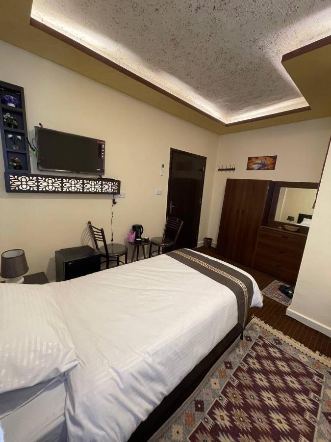 Ad Deir Guesthouse Wadi Musa Exterior photo