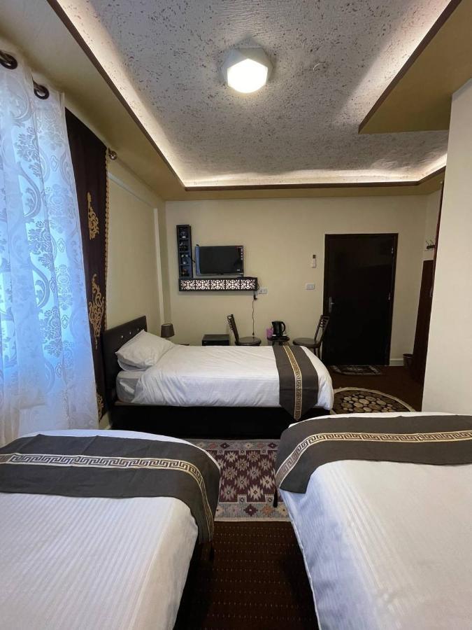 Ad Deir Guesthouse Wadi Musa Exterior photo